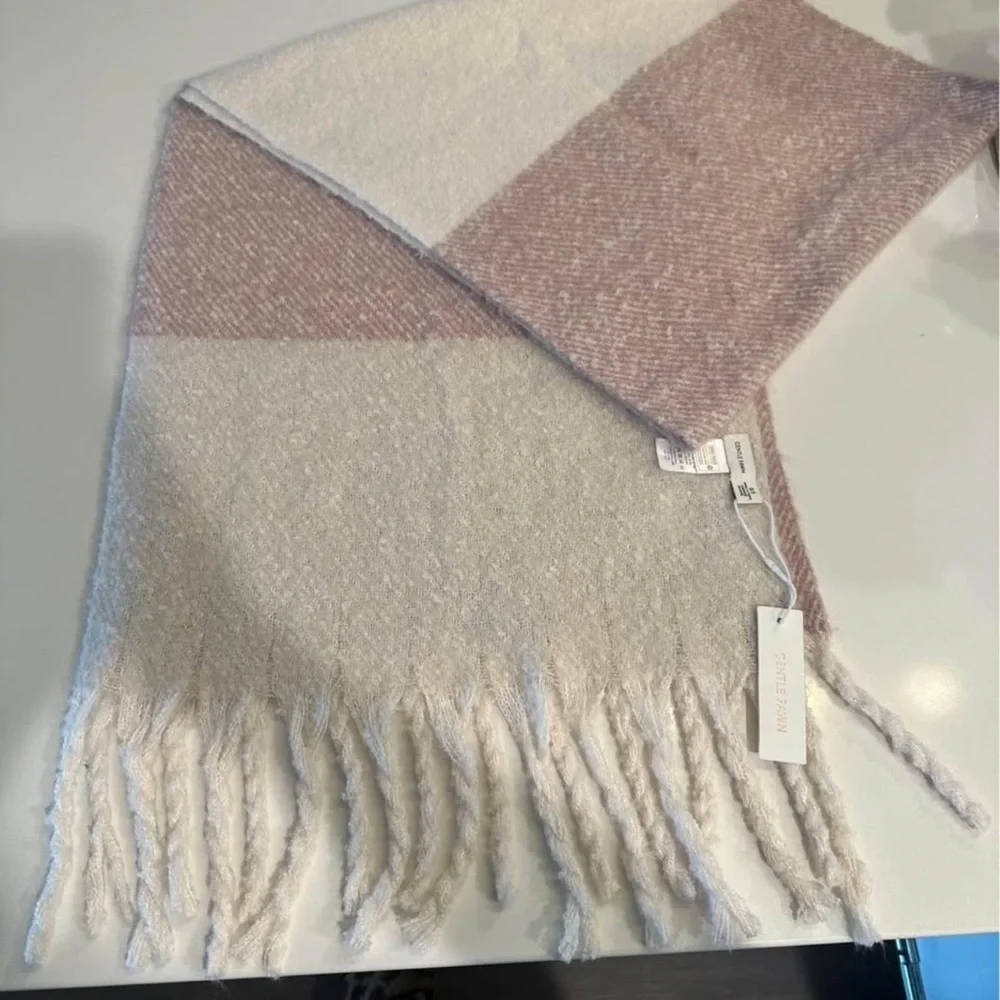 NWOT Gentle Fawn Scarf